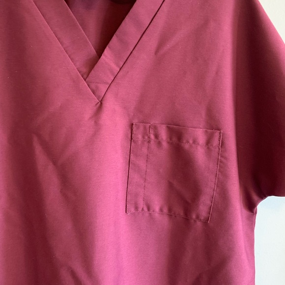 Scrub top - Picture 3 of 4